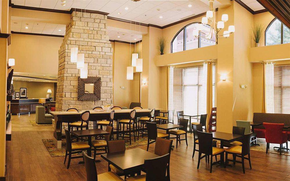 Hampton Inn & Suites Legacy Park-Frisco Restoran fotoğraf