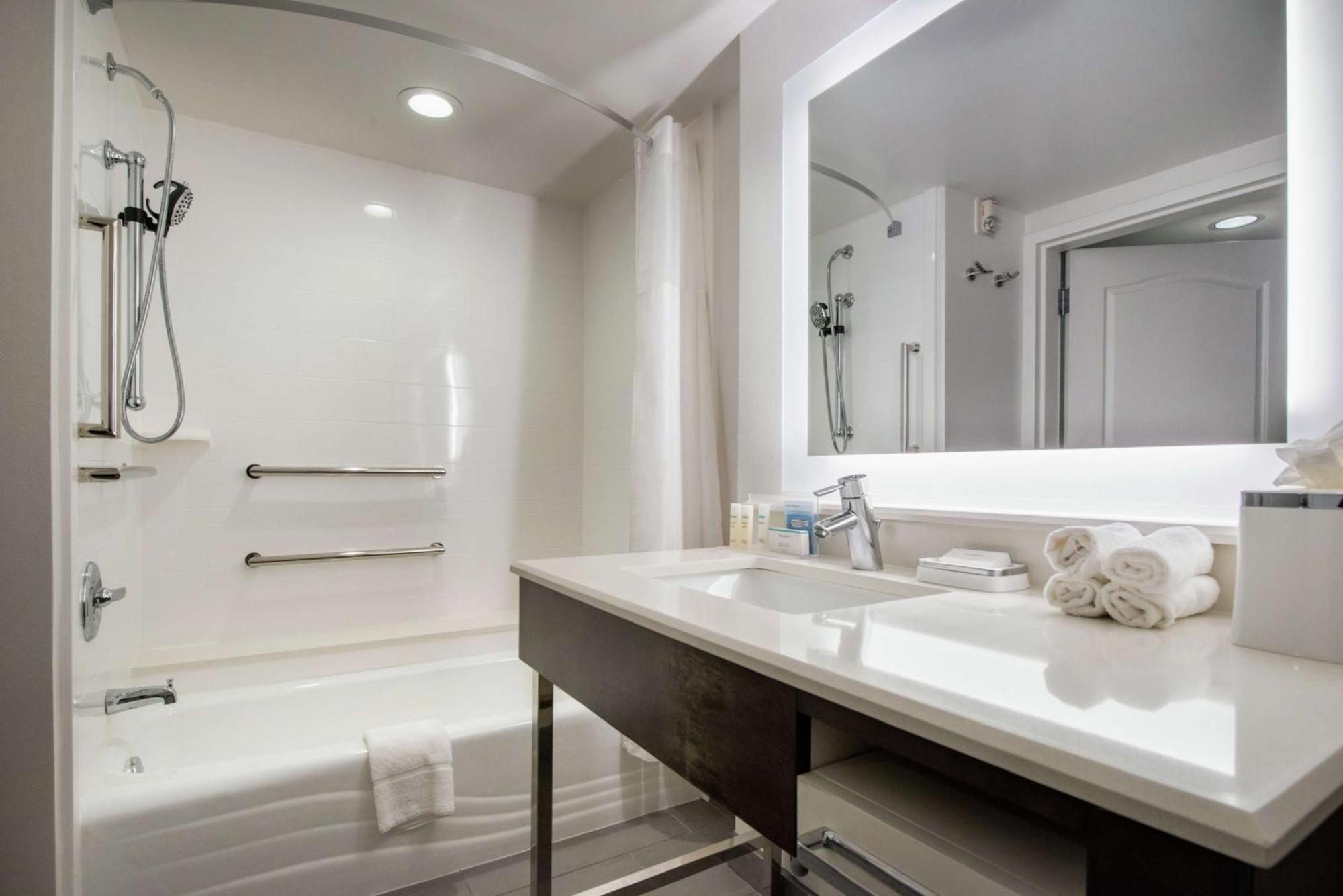 Hampton Inn & Suites Legacy Park-Frisco Dış mekan fotoğraf